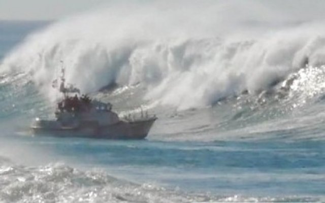 Pescarii care erau să-şi piardă viaţa pe mare, în afara oricărui pericol